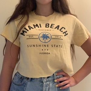 super cute yellow crop top!!